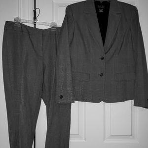 Pants suit